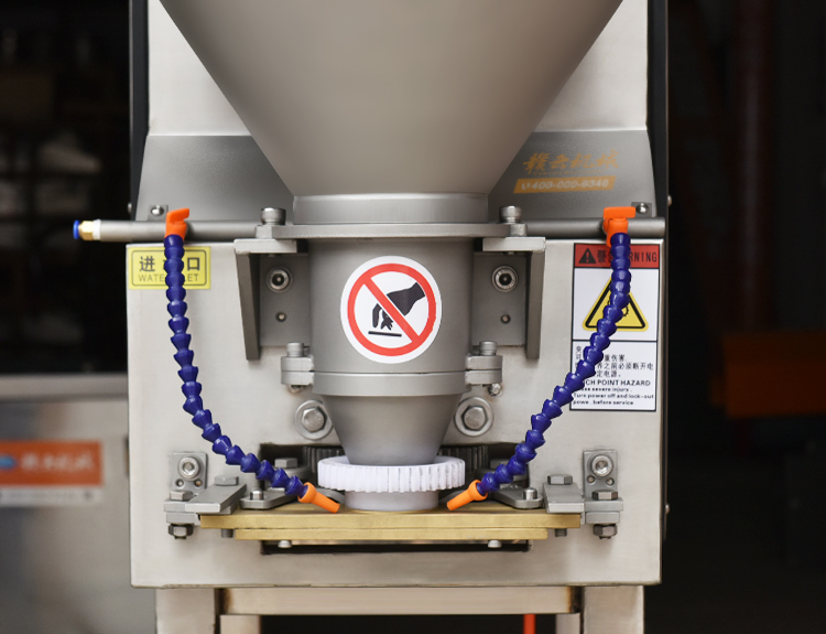 成型機(jī)頭特寫